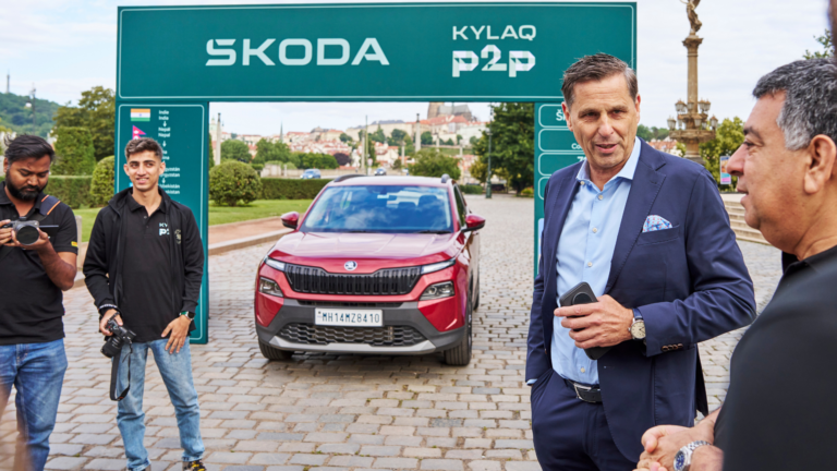 13 zemí, přes 19 000 kilometrů. Kylaq přijel z Puné do Prahy