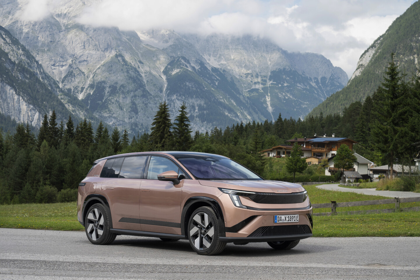 Battery and powertrain variants: the longest range<br>of any Škoda electric model