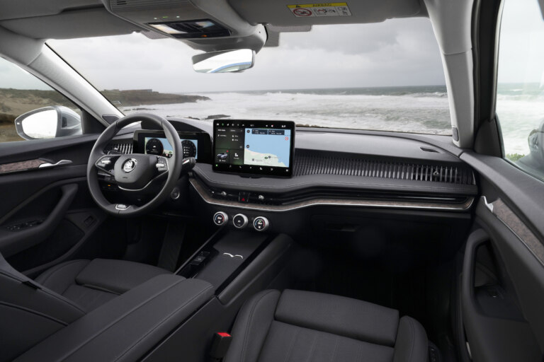King of space and long-distance travel: Škoda Superb celebrates 25 years