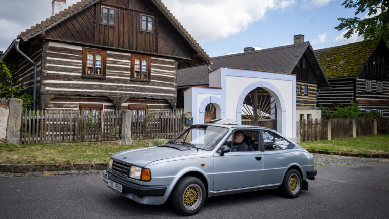 Driving through the village square in Nosálov