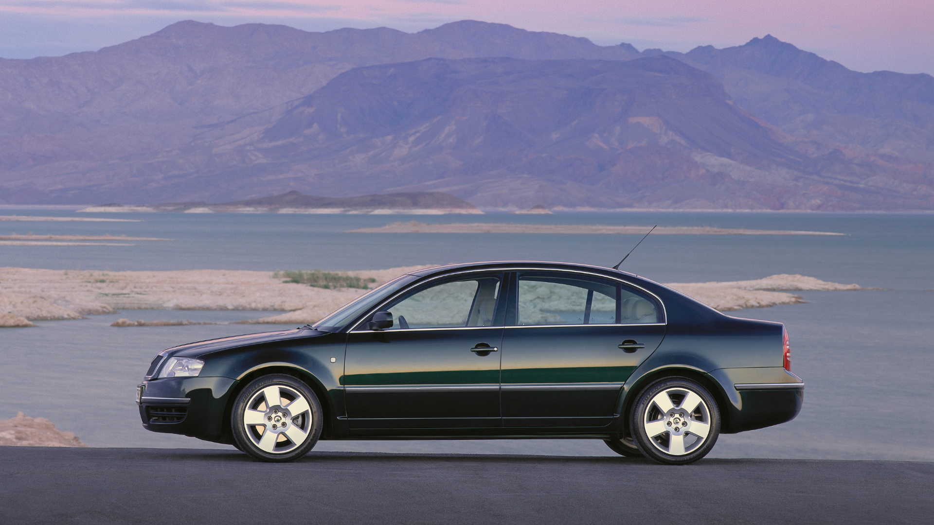 King of space and long-distance travel: Škoda Superb celebrates 25 years