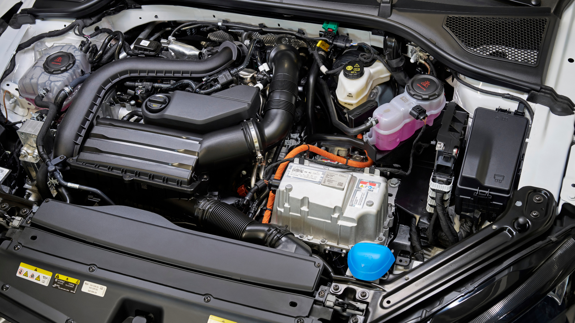 Octavia Arrives with a New Full-Hybrid Powertrain