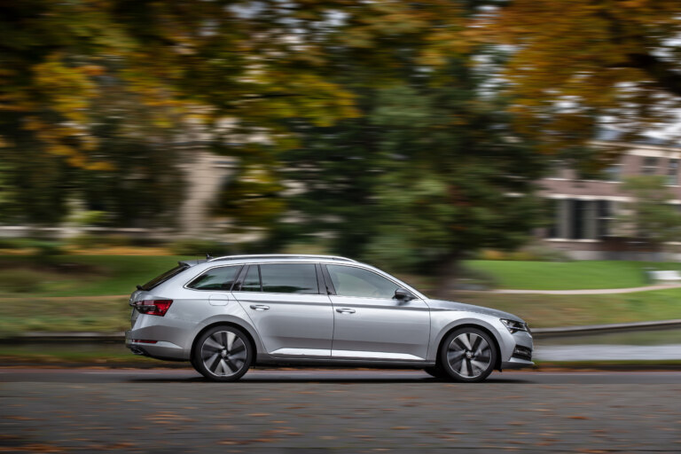 King of space and long-distance travel: Škoda Superb celebrates 25 years
