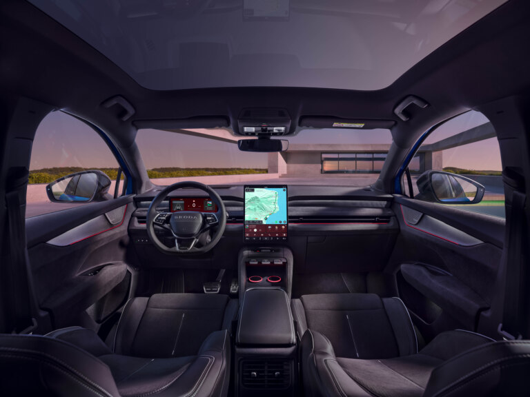 peaq_010_sportline_front_interior_dff23d83_426688d4