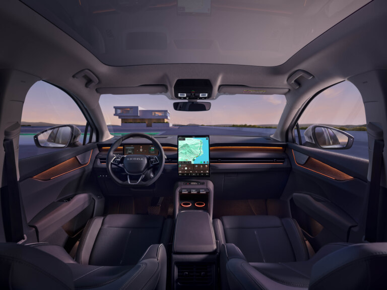 peaq_040_front_interior_suite_black_78417e24_c292cdb9