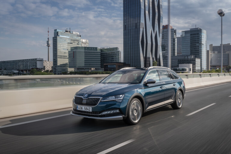 King of space and long-distance travel: Škoda Superb celebrates 25 years