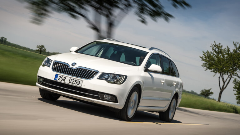 King of space and long-distance travel: Škoda Superb celebrates 25 years