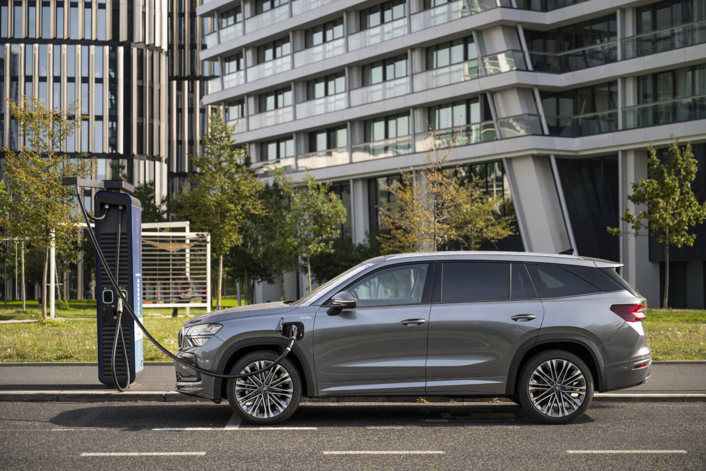 Škoda Kodiaq range expands with new Laurin & Klement trim<br>and 200 kW plug-in hybrid powertrain