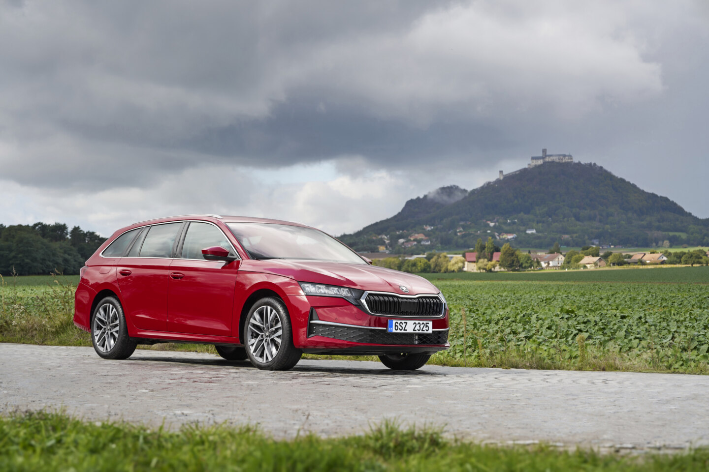 Škoda Octavia is the brand’s first model with a full hybrid powertrain