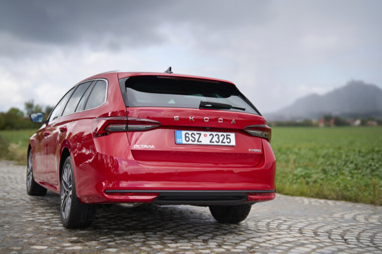Škoda Auto uvádí na český trh svůj první plně hybridní model Octavia