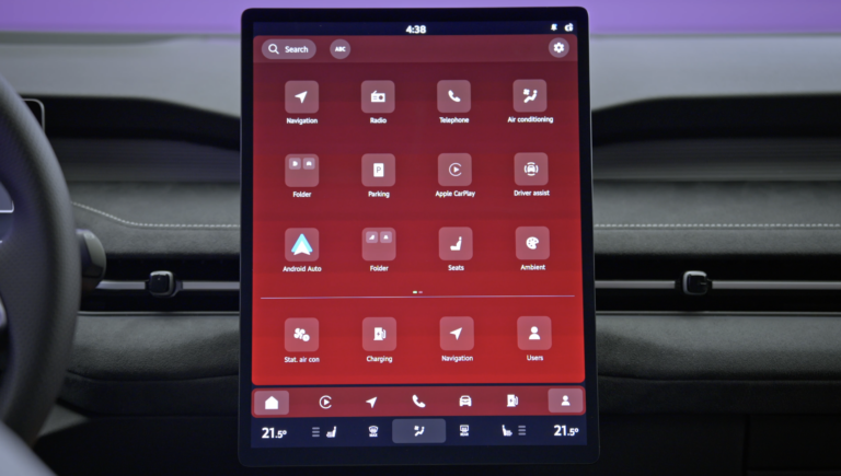 The layout of the infotainment screen is not fixed; instead, users can customize the individual sections to their liking.