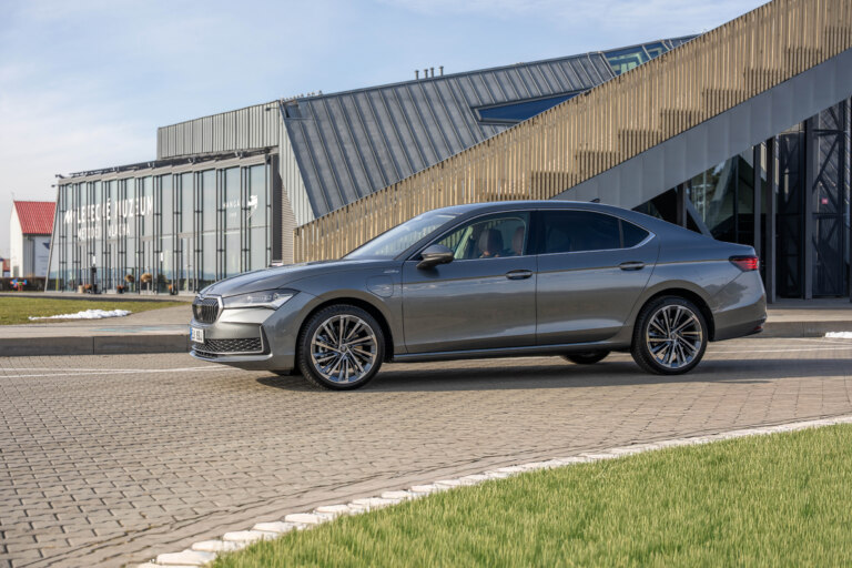 superb_iv_sedan-12_new_ba423a53_65c68435_c619ef77